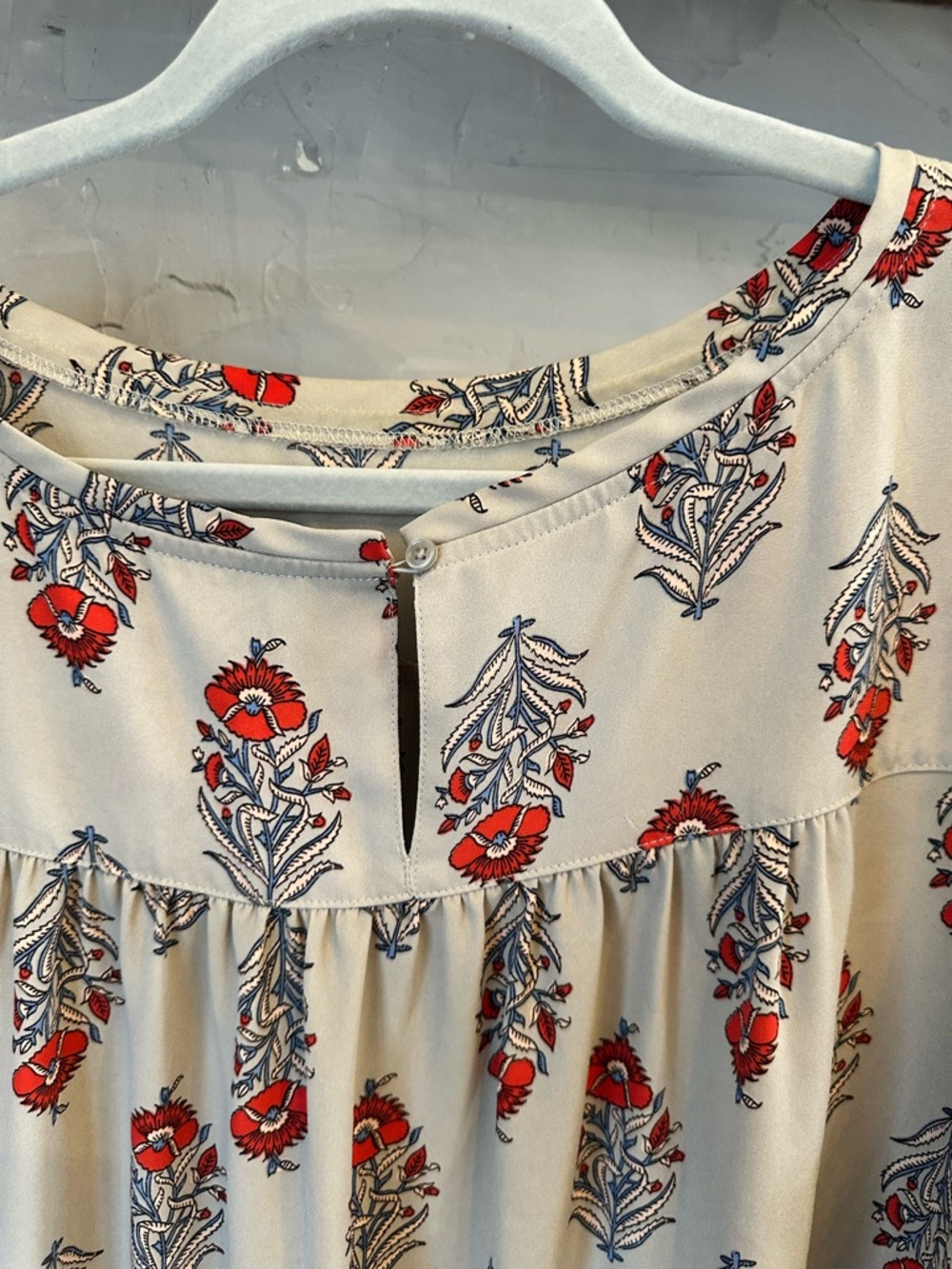 LOFT Ivory Gray Long-Sleeve Floral Peasant Blouse with Red Print sz L - Picture 9 of 13